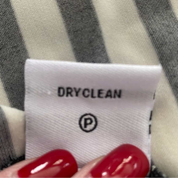 Calvin Klein women’s black and white striped sleeveless top. - Picture 5 of 5